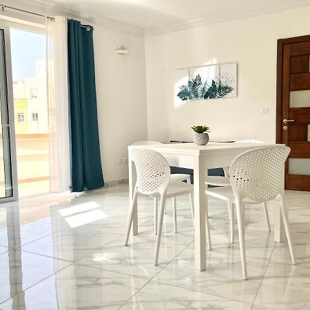 Condo With Patio Overlooking Piazza Gzira ภายนอก รูปภาพ