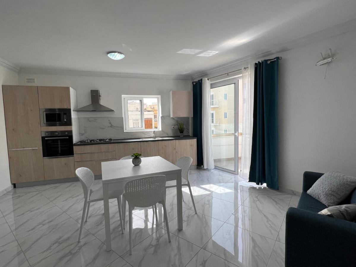 Condo With Patio Overlooking Piazza Gzira ภายนอก รูปภาพ