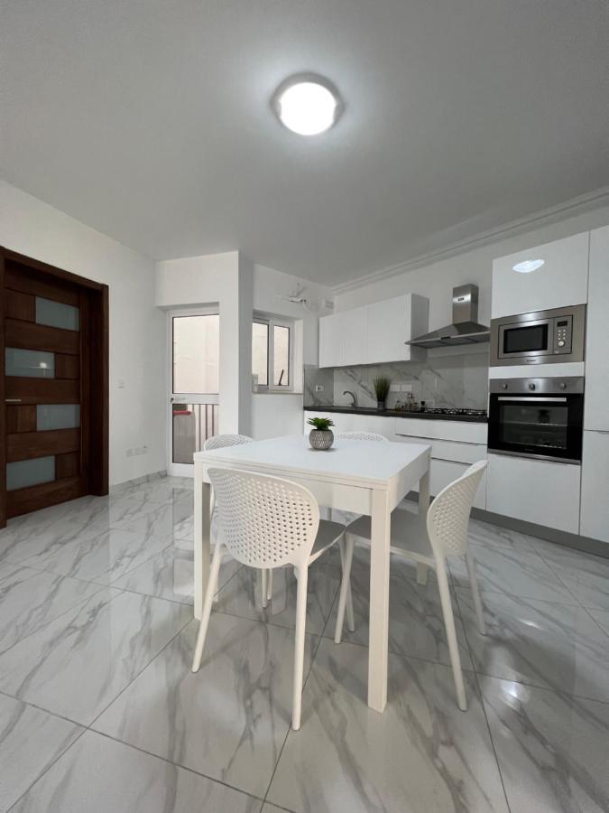 Condo With Patio Overlooking Piazza Gzira ภายนอก รูปภาพ