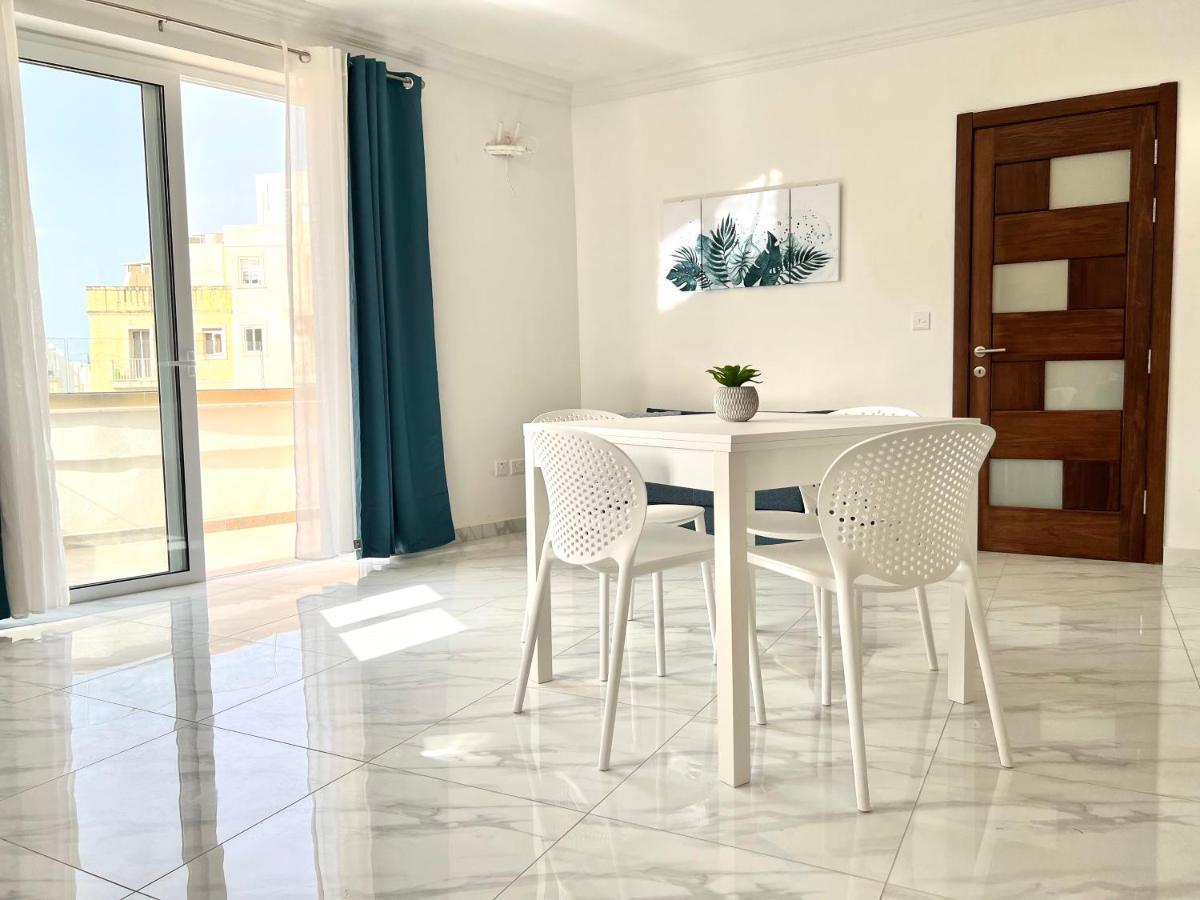 Condo With Patio Overlooking Piazza Gzira ภายนอก รูปภาพ