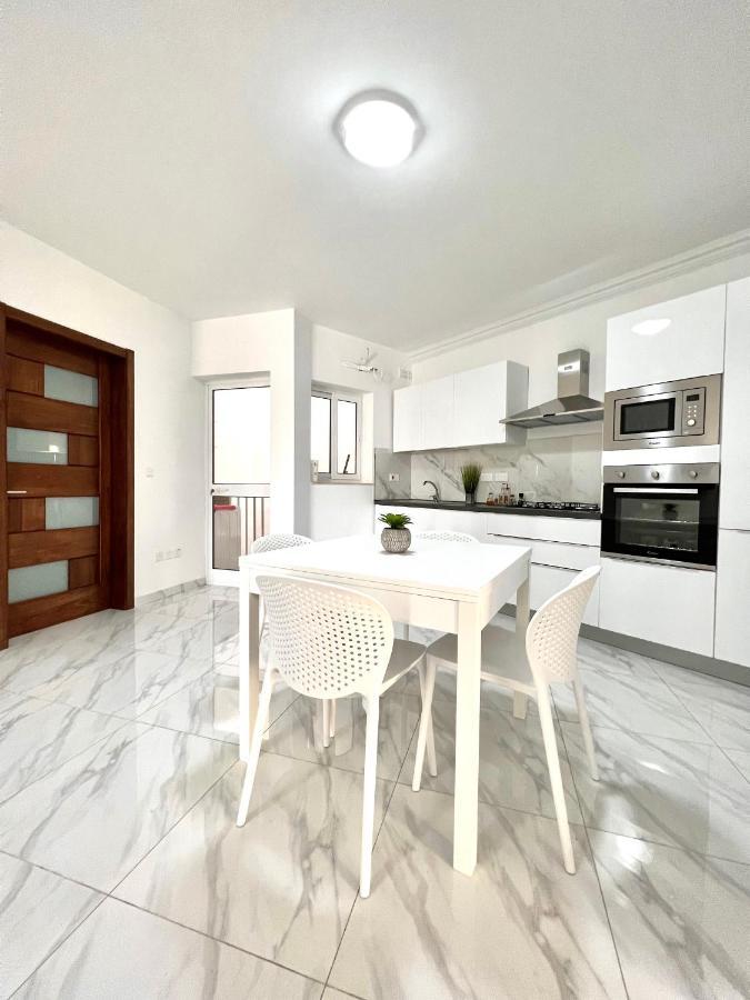 Condo With Patio Overlooking Piazza Gzira ภายนอก รูปภาพ