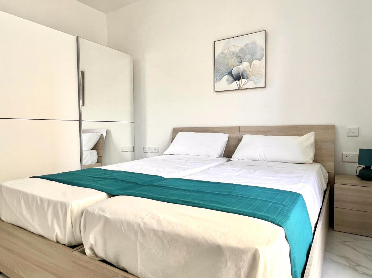 Condo With Patio Overlooking Piazza Gzira ภายนอก รูปภาพ